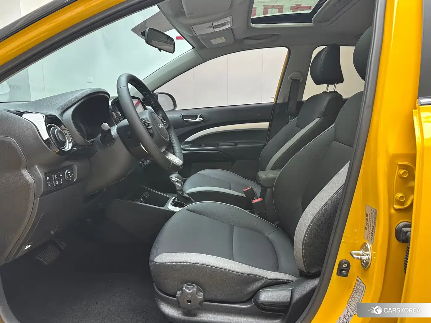 Kia KX1 2022 Yellow/orange из Китая, фото 3