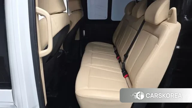 Hyundai Staria 2023 Белый из Кореи, фото 3