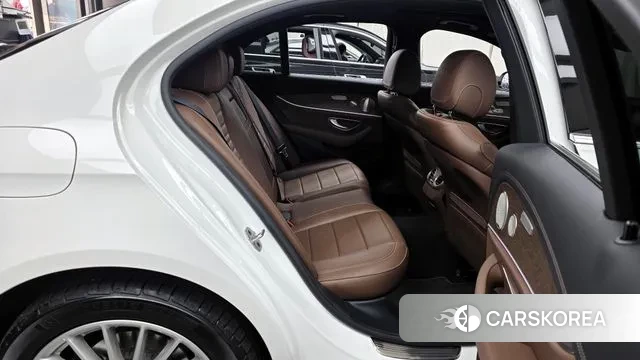 Mercedes-Benz E-Class W213 2023 Белый из Кореи, фото 3