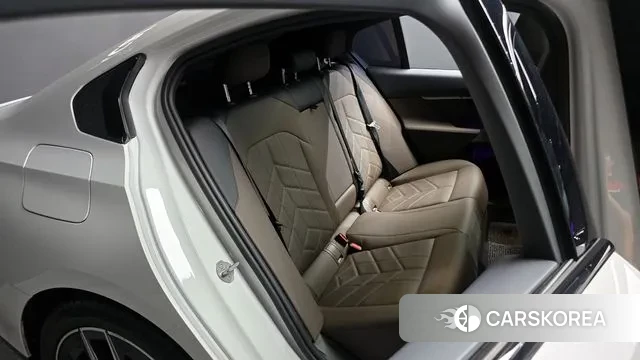 BMW 5 Series (G60) 2023 Белый из Кореи, фото 3