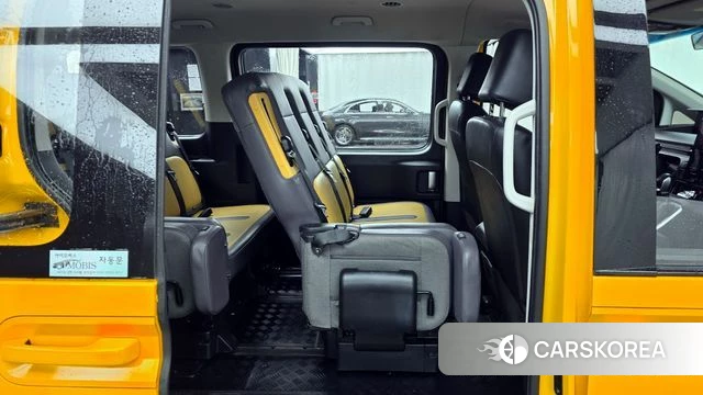 Hyundai Staria 2023 Желтый из Кореи, фото 3