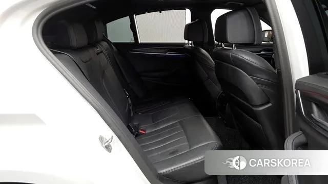 BMW 5 Series (G30) 2023 Белый из Кореи, фото 3