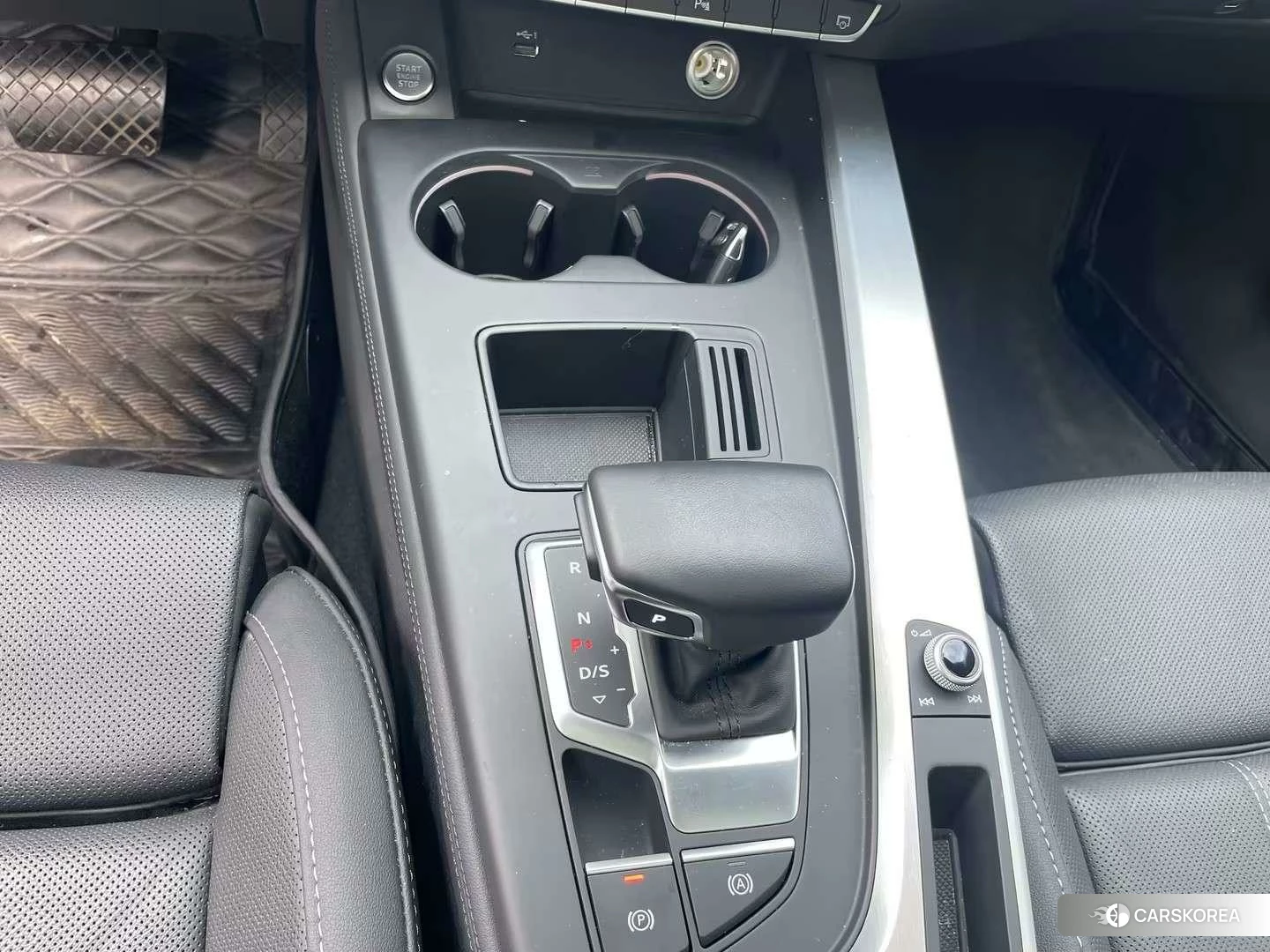 Audi A4L 2023 Темно-серый из Китая, фото 3