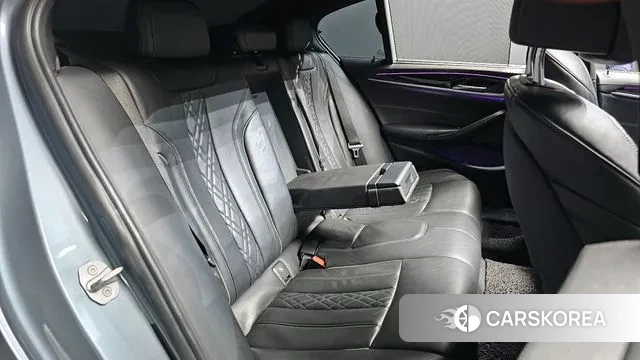 BMW 5 Series (G30) 2018 Серебристо-серый из Кореи, фото 3