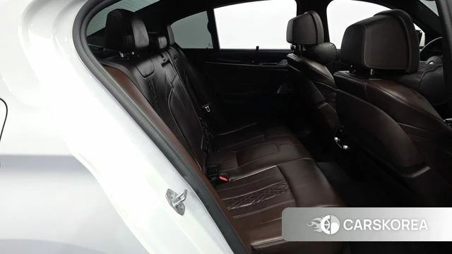 BMW 5 Series (G30) 2018 Белый из Кореи, фото 3