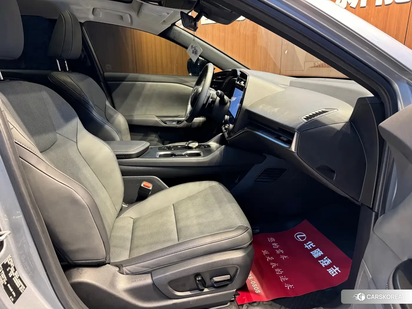 Lexus RZ 2023 Silver/gray из Китая, фото 3