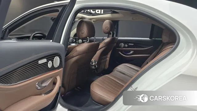 Mercedes-Benz E-Class W213 2023 Белый из Кореи, фото 3