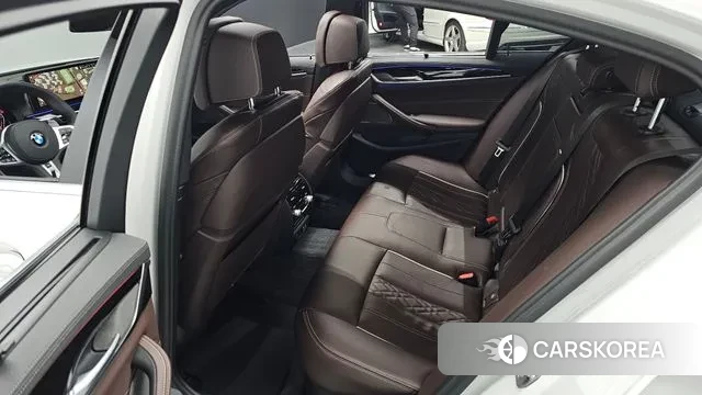 BMW 5 Series (G30) 2022 Белый из Кореи, фото 3