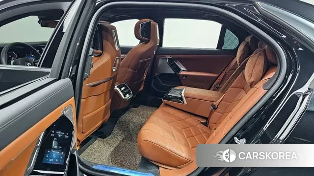 BMW 7 Series (G70) 2025 Черный из Кореи, фото 3