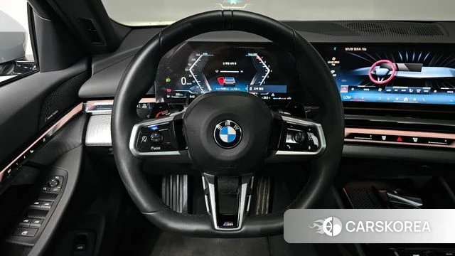 BMW 5 Series (G60) 2024 Серебристо-серый из Кореи, фото 3