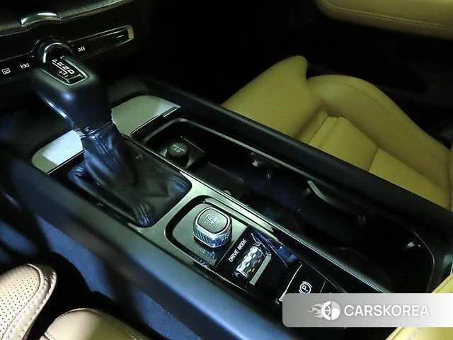 Volvo XC60 second Generation 2019 Белый из Кореи, фото 3