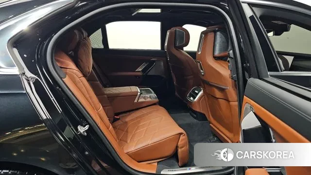 BMW 7 Series (G70) 2024 Черный из Кореи, фото 3