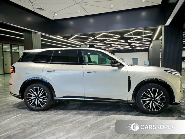 Changan Qiyuan Q07 2026 Серебристо-серый из Китая, фото 3