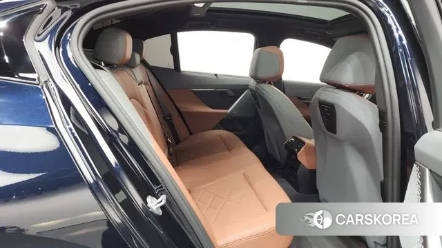 BMW 5 Series (G60) 2025 Черный из Кореи, фото 3