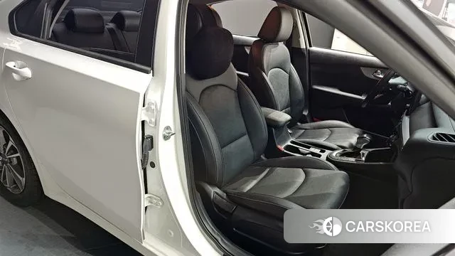 Kia The New K3 2nd generation 2022 Белый из Кореи, фото 3