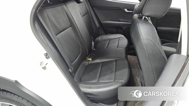 Kia Stonic 2018 Белый из Кореи, фото 3