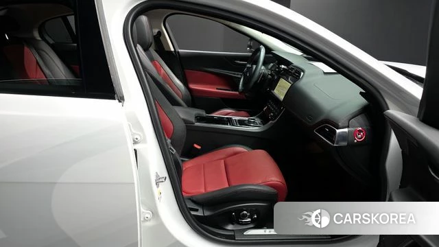 Jaguar XE 2019 Белый из Кореи, фото 3