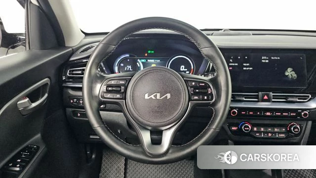 Kia Niro Plus 2023 Белый из Кореи, фото 3
