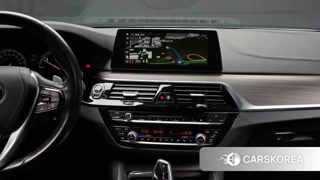 BMW 5 Series (G30) 2018 Белый из Кореи, фото 3