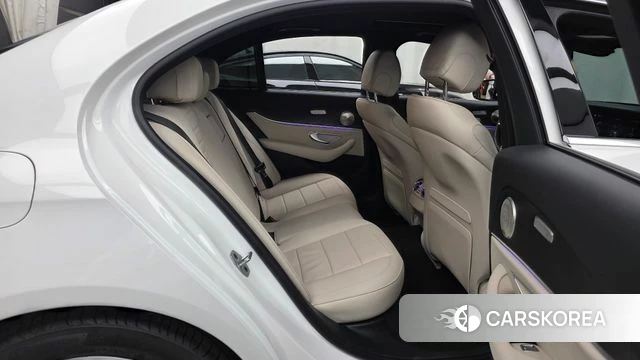 Mercedes-Benz E-Class W213 2023 Белый из Кореи, фото 3