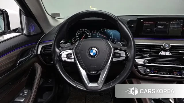 BMW 5 Series (G30) 2019 Белый из Кореи, фото 3