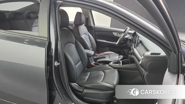 Kia The New K3 2nd generation 2021 Серый из Кореи, фото 3