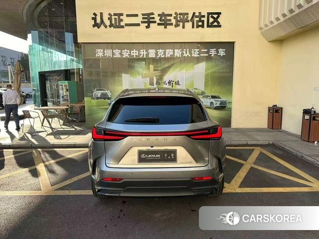 Lexus NX 2024 Серебристо-серый из Китая, фото 3