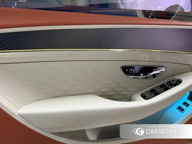 Bentley Continental GT 4th Generation 2025 Жемчужный цвет из Кореи, фото 3