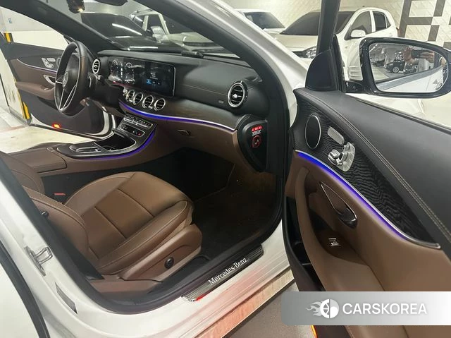 Mercedes-Benz E-Class W213 2023 Белый из Кореи, фото 3