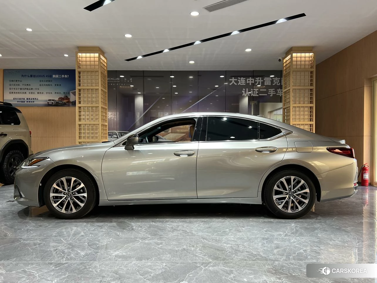 Lexus ES 2022 Серебристо-серый из Китая, фото 3