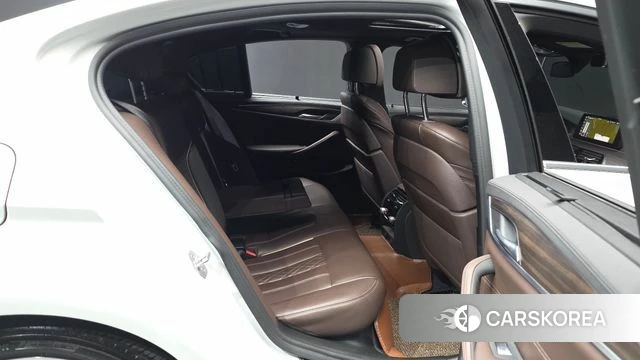 BMW 5 Series (G30) 2019 Белый из Кореи, фото 3