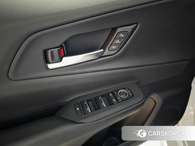 Toyota Prius 5th Generation 2023 Белый из Кореи, фото 3
