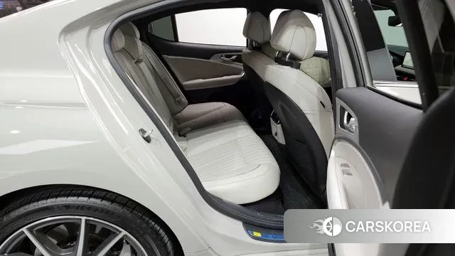 Genesis The New G70 2023 Жемчужный цвет из Кореи, фото 3