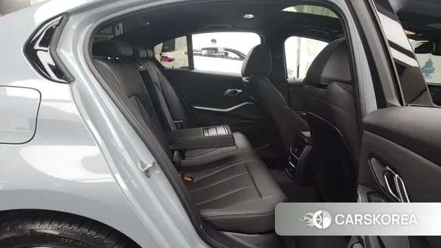 BMW 3 Series (G20) 2025 Серебристо-серый из Кореи, фото 3