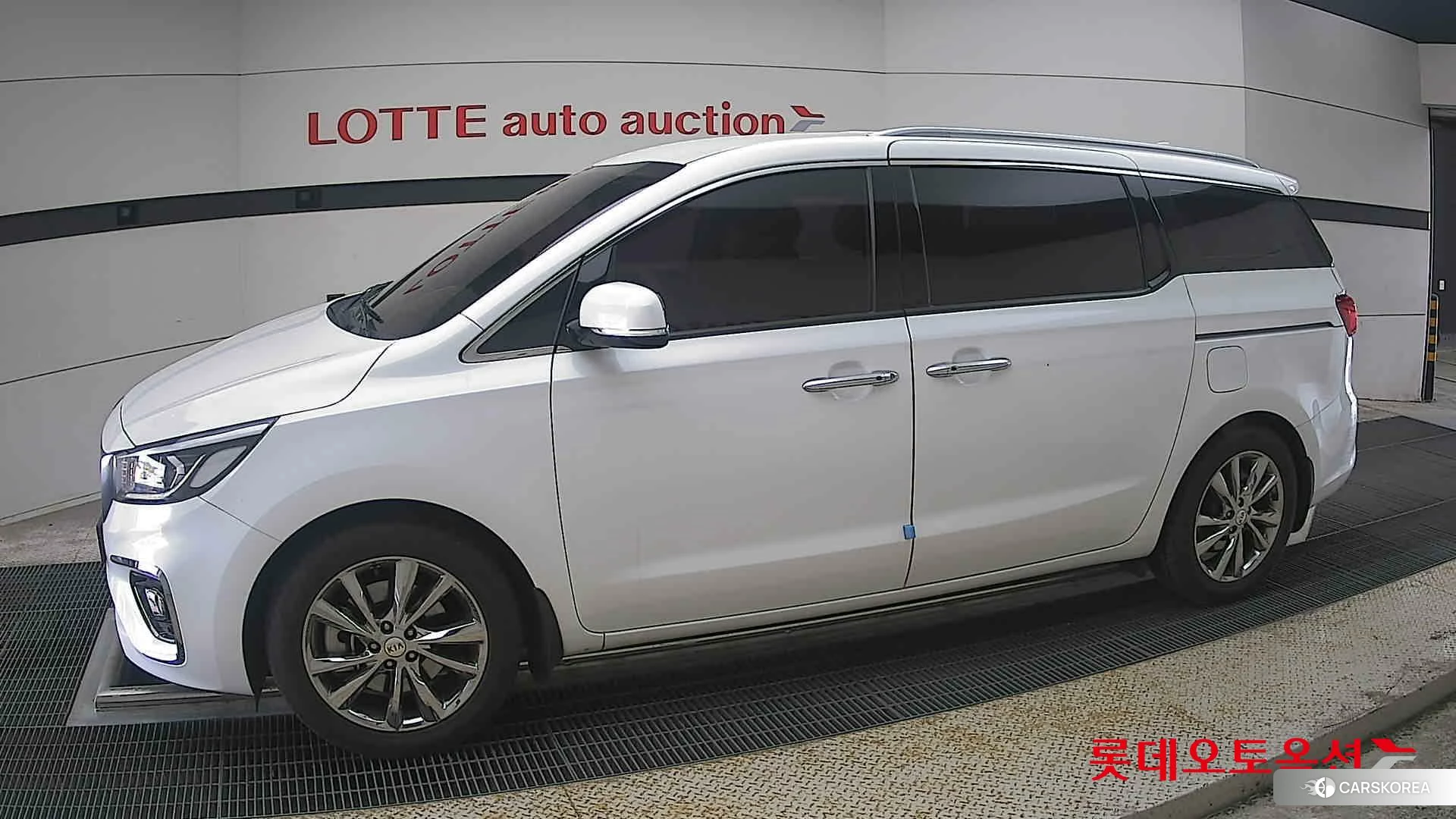 Kia Carnival 2020 Snow White Pearl (optional) из Кореи, фото 3