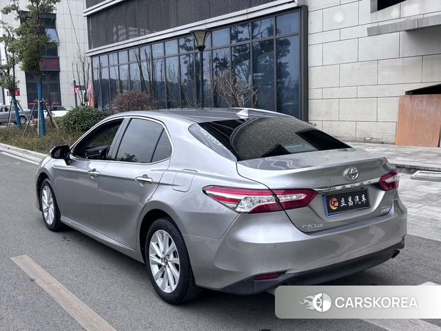 Toyota Camry 2023 Серебристо-серый из Китая, фото 3