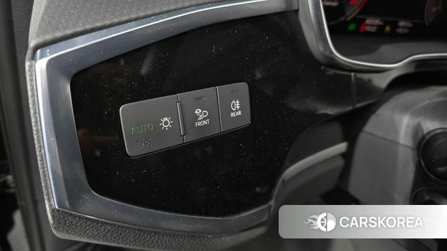 Audi Q3 (F3) 2023 Черный из Кореи, фото 3