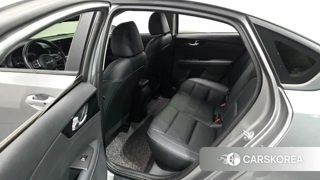 Kia The New K3 2nd generation 2023 Серебристо-серый из Кореи, фото 3