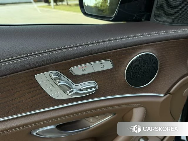Mercedes-Benz E-class PHEV 2023 Черный из Китая, фото 3