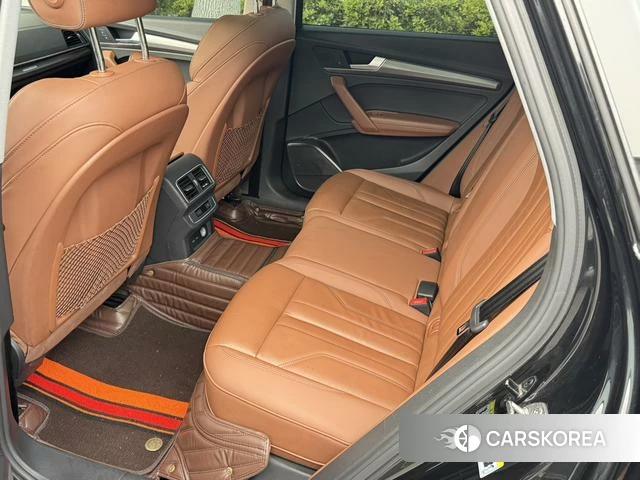 Audi Q5L 2022 Черный из Китая, фото 3
