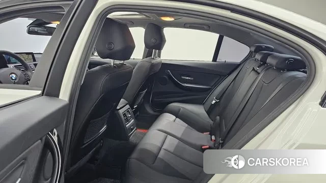 BMW 3 Series (F30) 2018 Белый из Кореи, фото 3