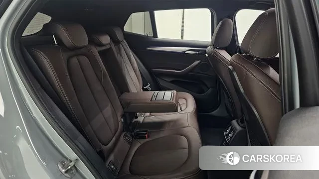BMW X2 (F39) 2022 Светло-серебряный цвет из Кореи, фото 3