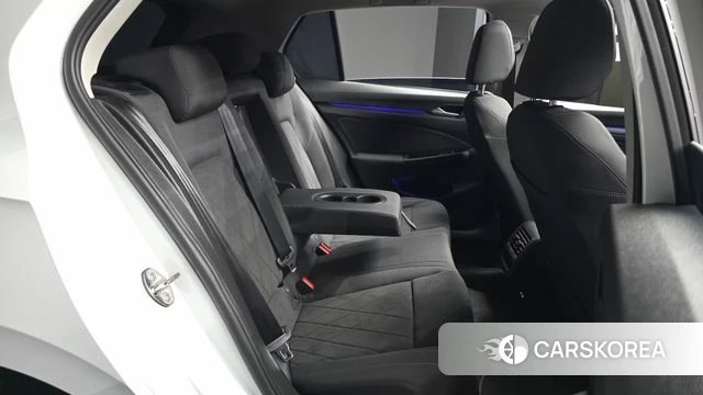 Volkswagen Golf 8th Generation 2022 Белый из Кореи, фото 3