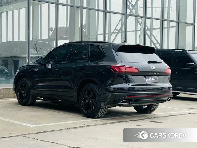 Volkswagen Touareg 2022 Черный из Китая, фото 3