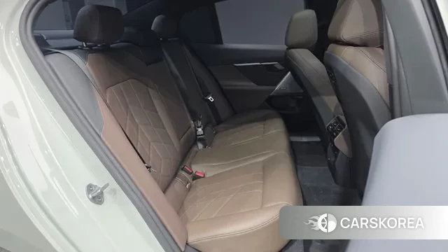 BMW 5 Series (G60) 2025 Белый из Кореи, фото 3