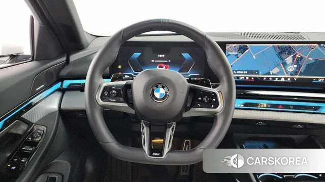 BMW 5 Series (G60) 2025 Белый из Кореи, фото 3