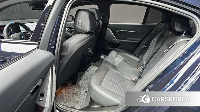 BMW 5 Series (G60) 2023 Черный из Кореи, фото 3