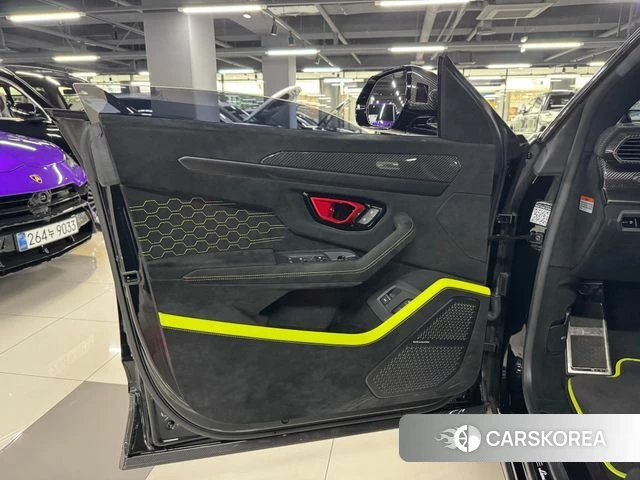 Lamborghini Urus 2024 Черный из Кореи, фото 3