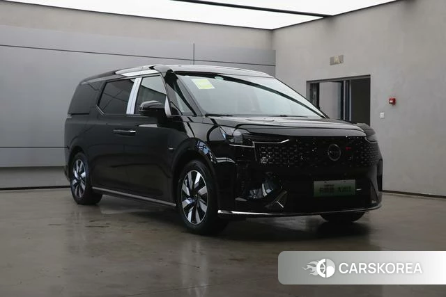 Volvo EM90 2026 Черный из Китая, фото 3