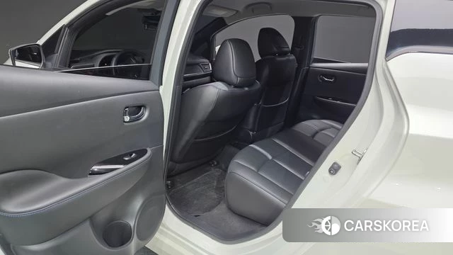 Nissan Leaf (ZE1) 2019 Белый из Кореи, фото 3